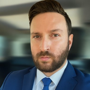 Edgar G. - Freelance Video Editor