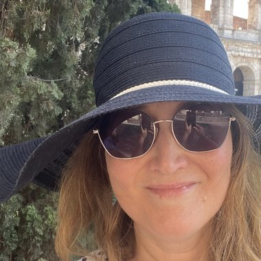 Naomi S. - Freelance Content Creator