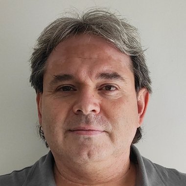 Edmundo S. - Freelance Flyer Designer