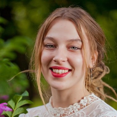 Hanna Y. - Freelance Designer