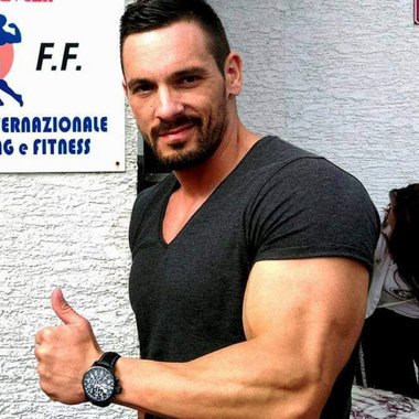 designbyMax - Freelance Brand Designer