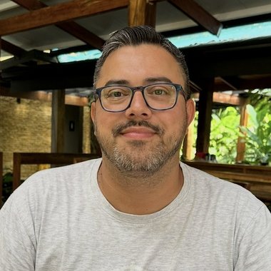 Roberto S. - Freelance Designer