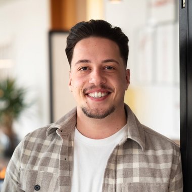 André C. - Freelance Graphic Designer