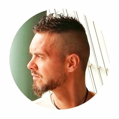 ColocatorSpain - Freelance Graphic Designer