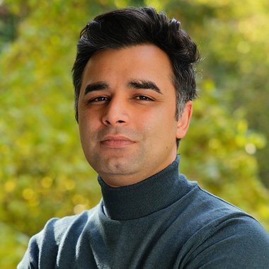 Arman H. - Freelance Social Media Manager