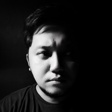 Leonard B. - Freelance Graphic Designer