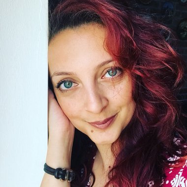 Begüm G. - Freelance Voiceover Artist