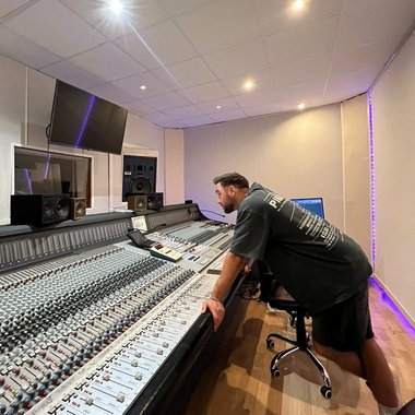 Carlos P. - Freelance Music Producer