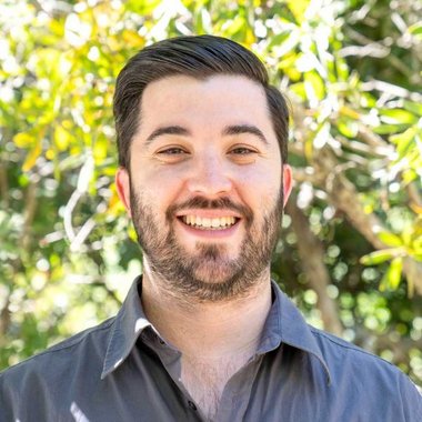 Alejandro F. - Freelance Graphic Designer