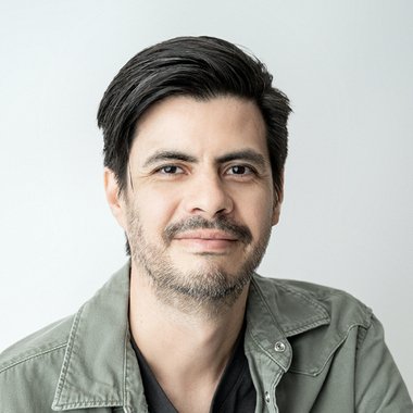 Oswaldo V. - Freelance Web Designer