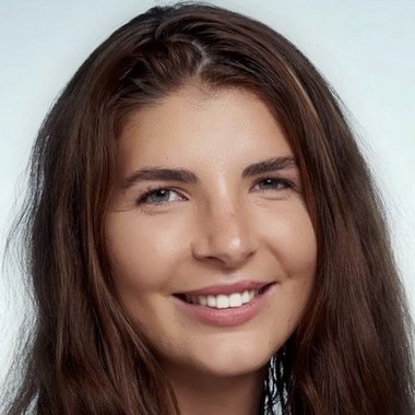Johanna V. - Freelance Digital Marketer