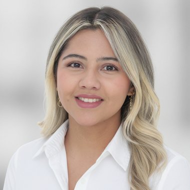 Laura M. - Freelance Digital Marketer