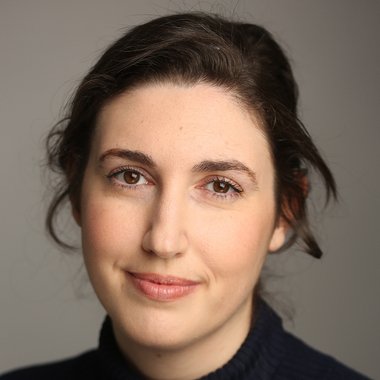 Noelia V. - Freelance Graphic Designer