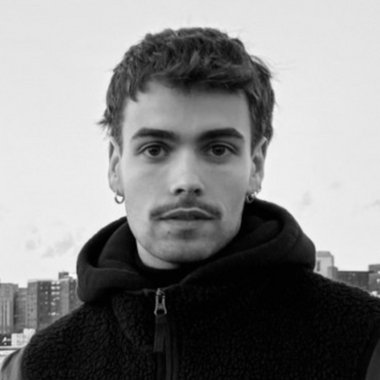 Amaury R. - Freelance Graphic Designer