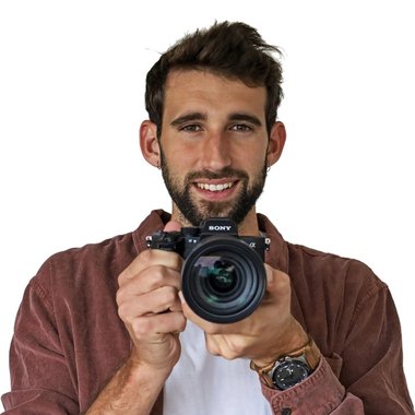 Nil C. - Freelance Motion Graphic Designer