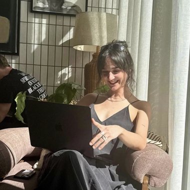 Mia S. - Freelance Web Developer
