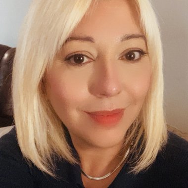 Elisangela M. - Freelance Content Creator