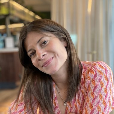 Lottie S. - Freelance Presenter