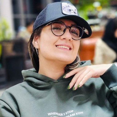 minoo - Freelance Graphic Designer