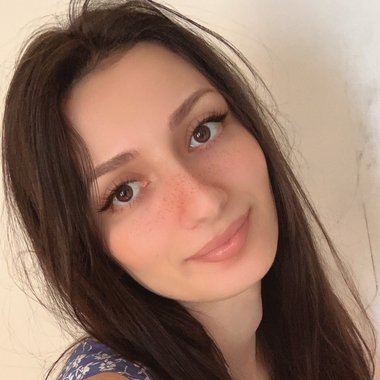 Valentina B. - Freelance Infographic Designer