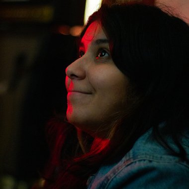 Laís D. - Freelance Graphic Designer