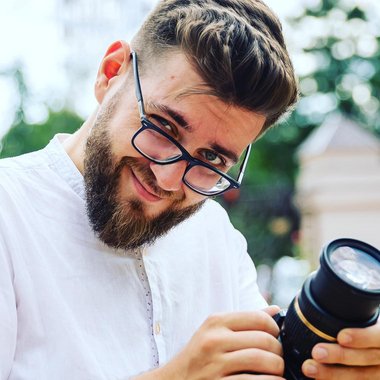 Răzvan I. - Freelance Creative Director