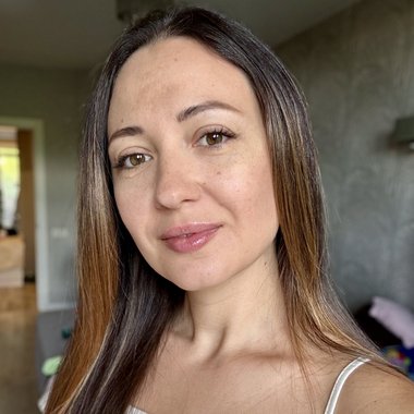Karina K. - Freelance Social Media Manager