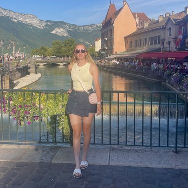 Justine D. - Freelance Content Creator