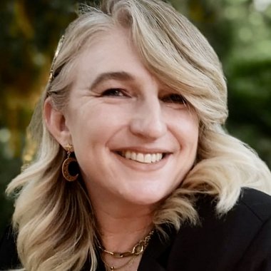 Lissy T. - Freelance Set Designer