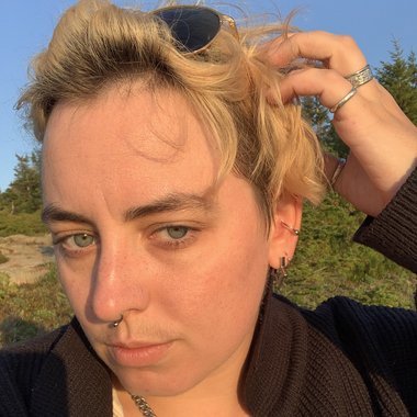 Emma W. - Freelance Graphic Designer