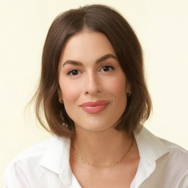 Ingrid D. - Freelance Marketer