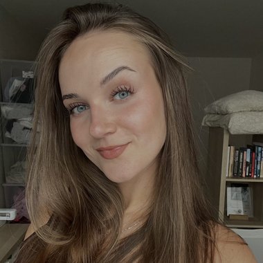 Andrea B. - Freelance Ugc Creator