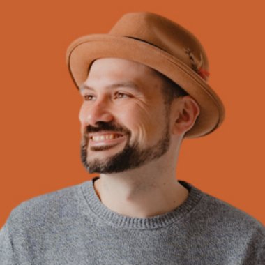 Illiya V. - Freelance Presentation Designer