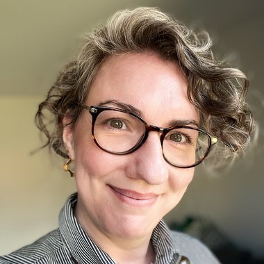 Isobel L. - Freelance Data Analyst