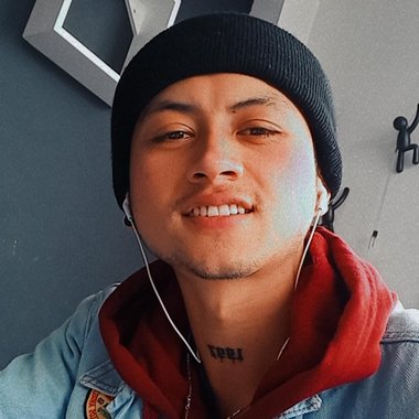 Nestor N. - Freelance Graphic Designer