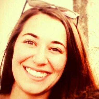 Mariana R. - Freelance Graphic Designer