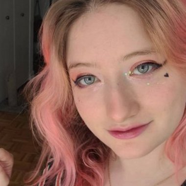 Isa I. - Freelance Designer