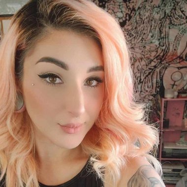 Noël M. - Freelance Packaging Designer