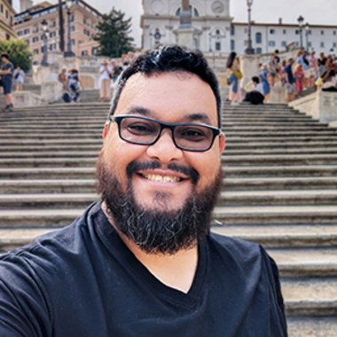 Lee B. - Freelance Brand Designer