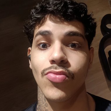 CARLOS - Freelance Video Editor