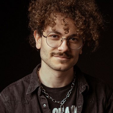 Oliver C. - Freelance Camera Operator