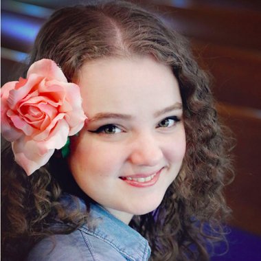 Natalie G. - Freelance Brand Designer