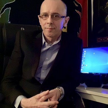 Richard J. - Freelance Graphic Designer