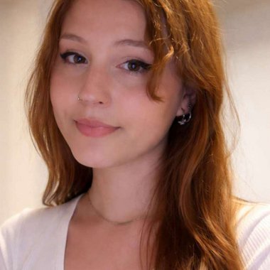 Nadia D. - Freelance Social Media Freelancer