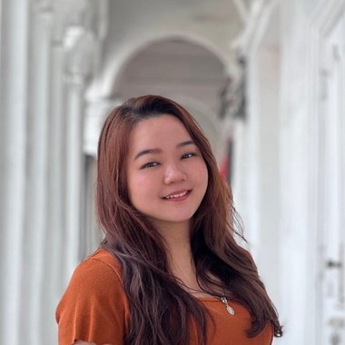 Hui L. - Freelance Graphic Designer