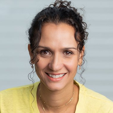 Daniella W. - Freelance Presentation Designer