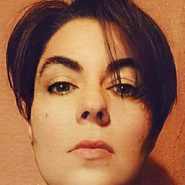 Alina C. - Freelance Graphic Designer