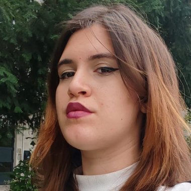 Noemi-Nicoleta D. - Freelance Graphic Designer