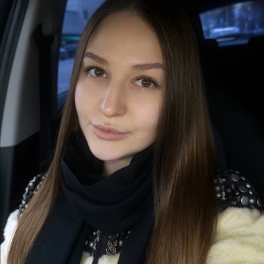 Anna S. - Freelance Brand Designer