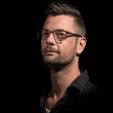 Ron K. - Freelance Brand Designer